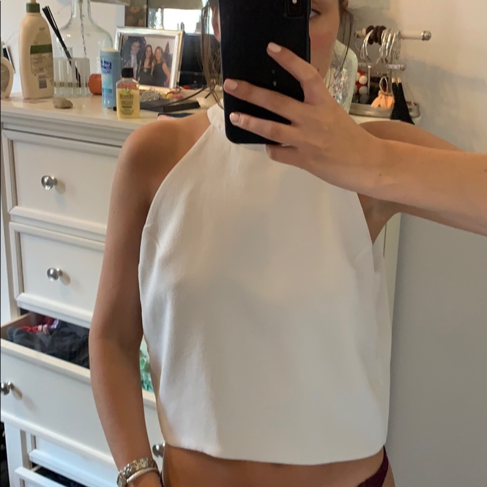 Super cute open back tank top!